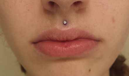 Piercing de la lèvre supérieure